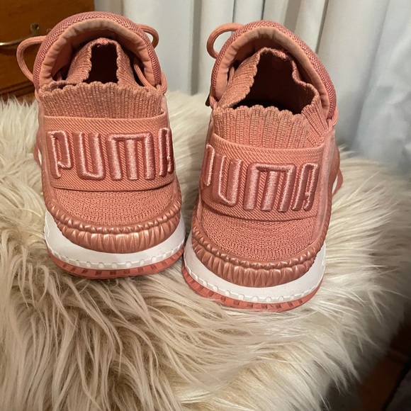 Cute PUMA stylish and comfy gym shoe! - Picture 2 of 6